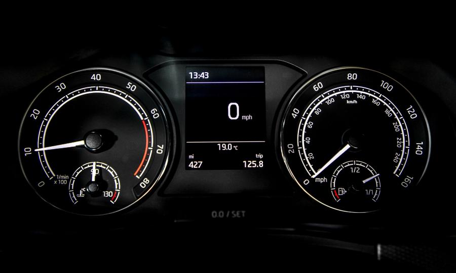 Панель приборов Skoda Scala 2019 года  (UK) (фото 7 из 40)